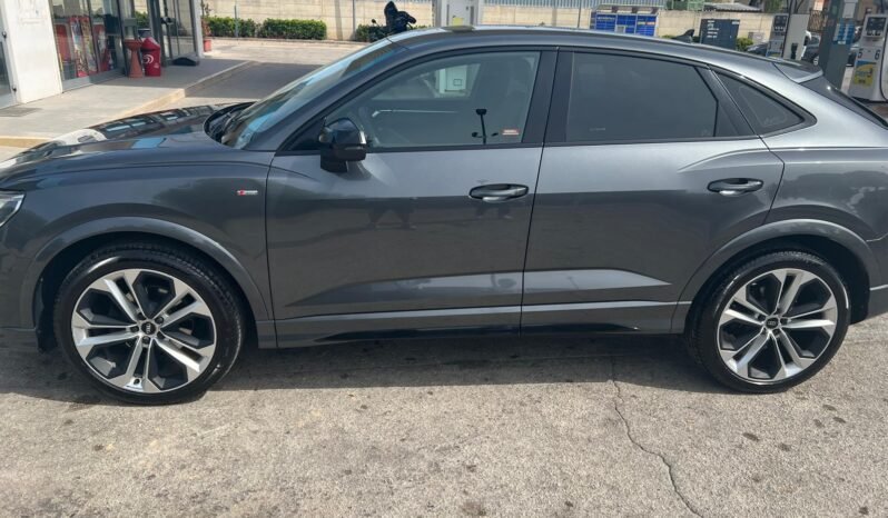 
								AUDI Q3 SPORTBACK completo									
