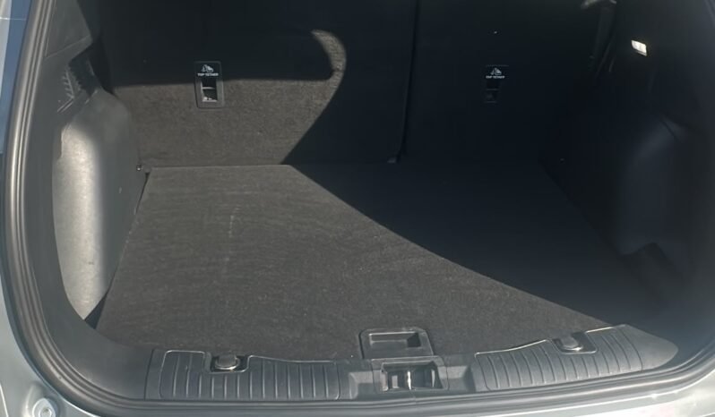 
								Ford Kuga ST-Line 2022 completo									
