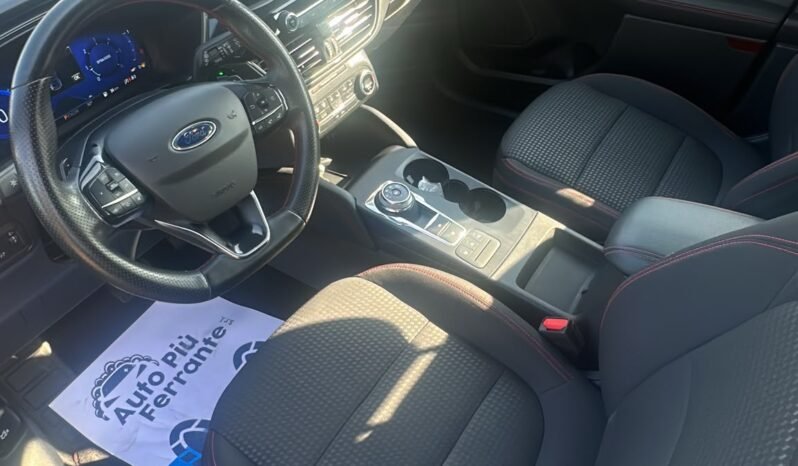 
								Ford Kuga ST-Line 2022 completo									