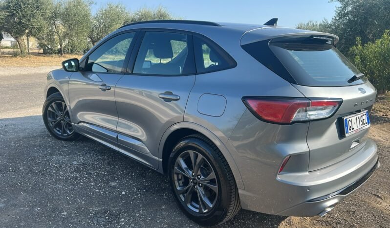 
								Ford Kuga ST-Line 2022 completo									