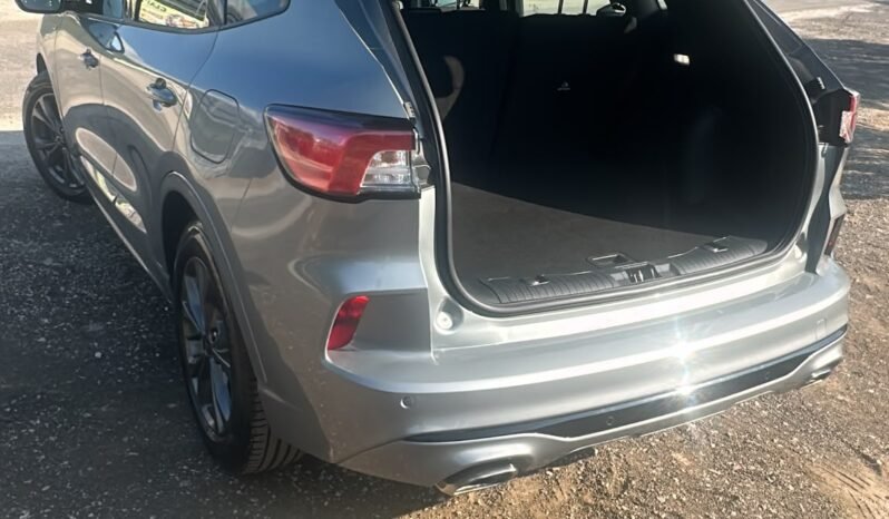 
								Ford Kuga ST-Line 2022 completo									