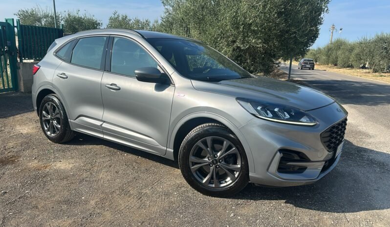 
								Ford Kuga ST-Line 2022 completo									