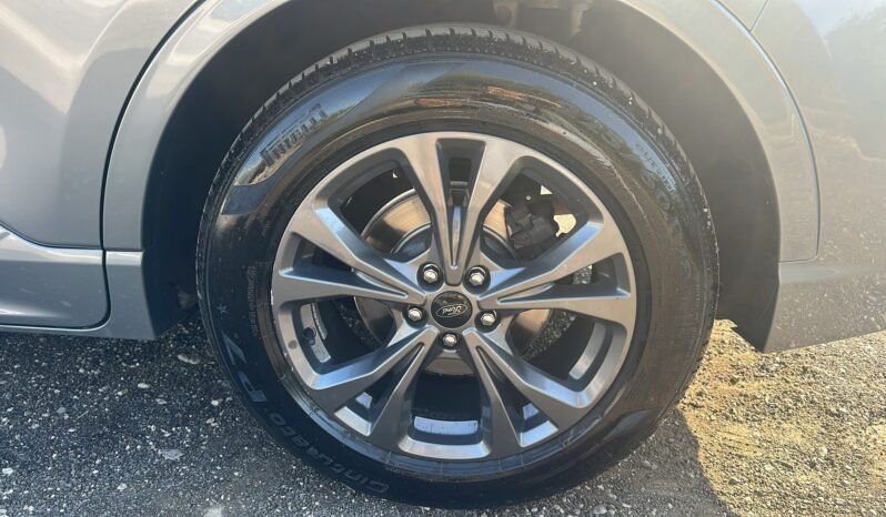 
								Ford Kuga ST-Line 2022 completo									